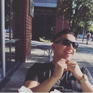 Meet your Posher, Jonathan